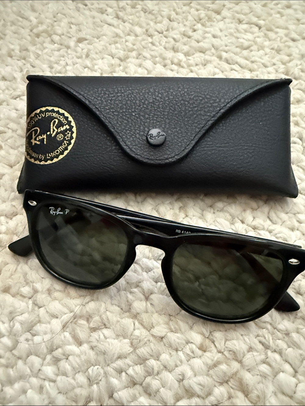 Ray-Ban Black Wayfarer Sunglasses with Black Case